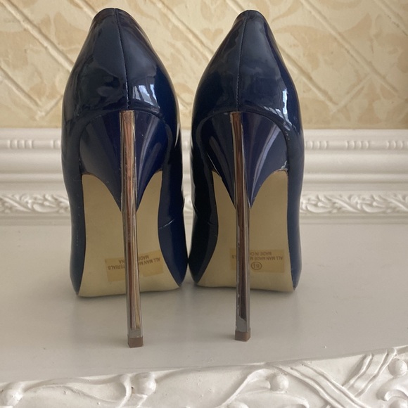 Ladies size 8.5 patent navy heels - Picture 4 of 8